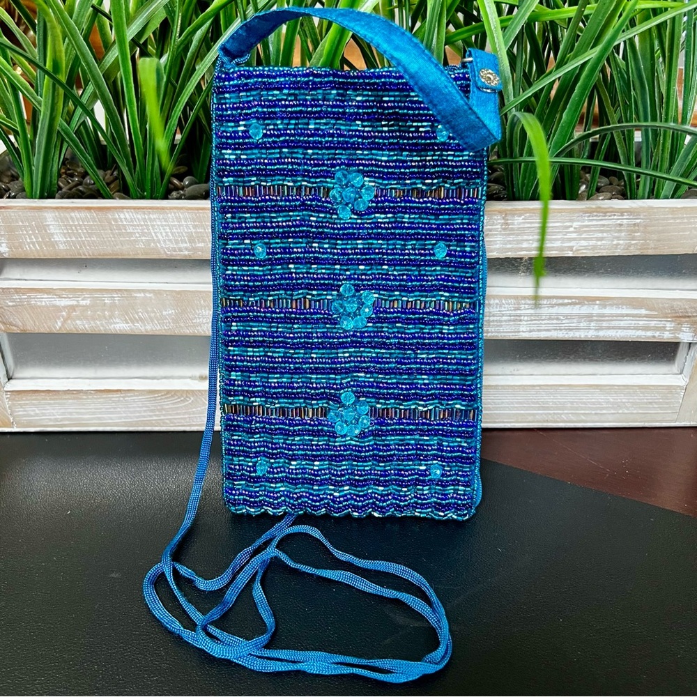 BAMBOO TRADING COMPANY Versatile Hand-Beaded Blue Mosaic Club Bag
